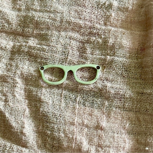 Jewelry - Silver glasses charm